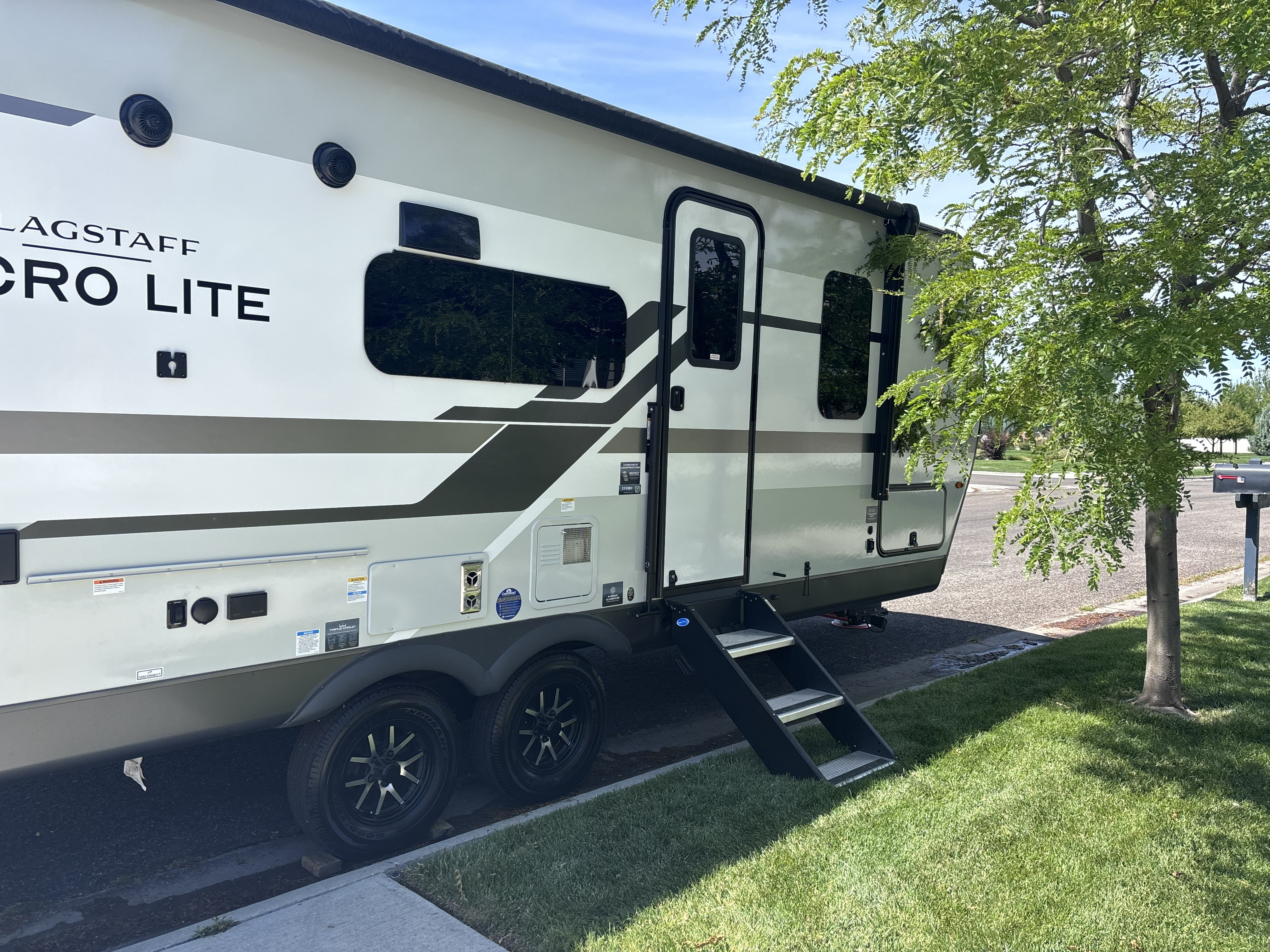 Picture of Trailer in front of house